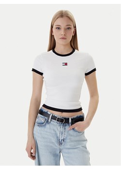 Tommy Jeans T-Shirt Badge DW0DW22575 Écru Slim Fit ze sklepu MODIVO w kategorii Bluzki damskie - zdjęcie 188058015