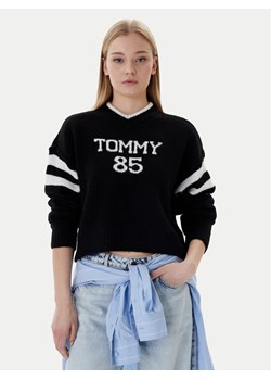 Tommy Jeans Sweter 85 Varsity DW0DW22033 Czarny Regular Fit ze sklepu MODIVO w kategorii Swetry damskie - zdjęcie 188058019