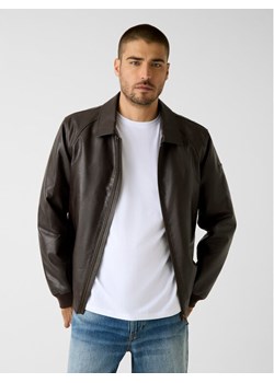 Guess Kurtka z imitacji skóry M6RL0A WJ260 Brązowy Regular Fit ze sklepu MODIVO w kategorii Kurtki męskie - zdjęcie 188058136