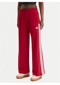 adidas Spodnie dresowe House Of Tiro KD4298 Czerwony Wide Leg ze sklepu MODIVO w kategorii Spodnie damskie - zdjęcie 188059759