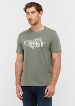 Męski T-Shirt Mustang Style Austin Agave Green 1016858 6473 ze sklepu YouNeedit.pl w kategorii T-shirty męskie - zdjęcie 188060168