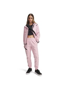 Damskie spodnie treningowe Under Armour Unstoppable Flc Jogger - różowe ze sklepu Sportstylestory.com w kategorii Spodnie damskie - zdjęcie 188061216