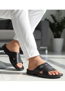 Czarne klapki męskie wodoodporne na basen /D3-1 13263 T192/ ze sklepu Pantofelek24.pl w kategorii Klapki męskie - zdjęcie 188063196