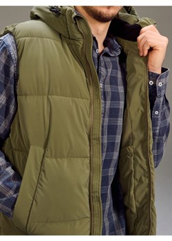 Sinsay - Pikowana kamizelka puffer z kapturem - khaki ze sklepu Sinsay w kategorii Kamizelki męskie - zdjęcie 188063975