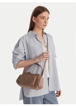 Calvin Klein Torebka Pocket Nylon Bag W/Strap LV04F3132G Beżowy ze sklepu MODIVO w kategorii Torebki damskie - zdjęcie 188065219