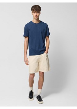 Męskie spodenki jeansowe Outhorn OTHWSS24TSHOM404 - beżowe ze sklepu Sportstylestory.com w kategorii Spodenki męskie - zdjęcie 188065967