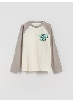 Reserved - Bawełniany longsleeve z nadrukiem - złamana biel ze sklepu Reserved w kategorii T-shirty chłopięce - zdjęcie 188066608