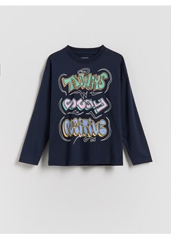 Reserved - Longsleeve z nadrukiem - granatowy ze sklepu Reserved w kategorii Bluzy chłopięce - zdjęcie 188066616
