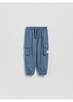 Reserved - Bawełniane joggery cargo - niebieski ze sklepu Reserved w kategorii Spodnie chłopięce - zdjęcie 188066655