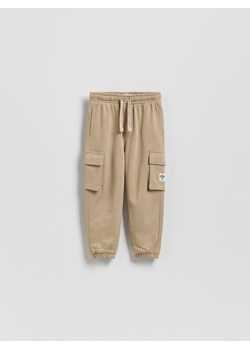 Reserved - Bawełniane joggery cargo - beżowy ze sklepu Reserved w kategorii Spodnie chłopięce - zdjęcie 188066895