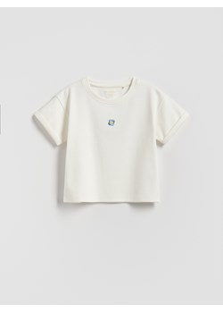 Reserved - Luźny t-shirt z haftem - złamana biel ze sklepu Reserved w kategorii Bluzki dziewczęce - zdjęcie 188066997