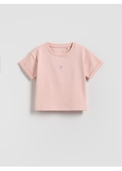 Reserved - Luźny t-shirt z haftem - pastelowy róż ze sklepu Reserved w kategorii Bluzki dziewczęce - zdjęcie 188066999