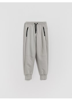 Reserved - Bawełniane spodnie jogger - jasnoszary ze sklepu Reserved w kategorii Spodnie chłopięce - zdjęcie 188067648