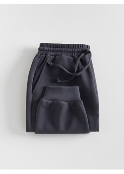 Reserved - Dresowe joggery - ciemnoszary ze sklepu Reserved w kategorii Spodnie damskie - zdjęcie 188067709