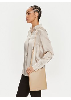 Calvin Klein Torebka K60K612649 Beżowy ze sklepu MODIVO w kategorii Listonoszki - zdjęcie 188068419