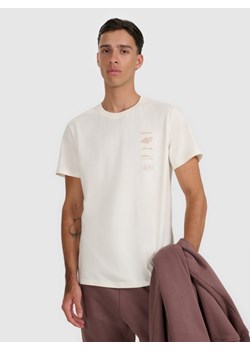 Męski t-shirt z nadrukiem 4F 4FWAW25TTSHM2402 - beżowy ze sklepu Sportstylestory.com w kategorii T-shirty męskie - zdjęcie 188069095