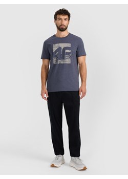 Męski t-shirt z nadrukiem 4F 4FWAW25TTSHM3126 - szary ze sklepu Sportstylestory.com w kategorii T-shirty męskie - zdjęcie 188069106