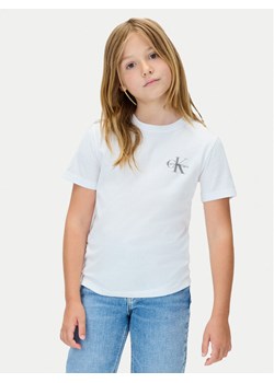 Calvin Klein Jeans T-Shirt Chest Monologo IU0IU00719 Biały Regular Fit ze sklepu MODIVO w kategorii Bluzki dziewczęce - zdjęcie 188074497