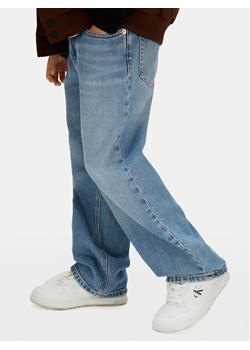 Calvin Klein Jeans Jeansy Skater IB0IB02600 Niebieski Regular Fit ze sklepu MODIVO w kategorii Spodnie dziewczęce - zdjęcie 188074639