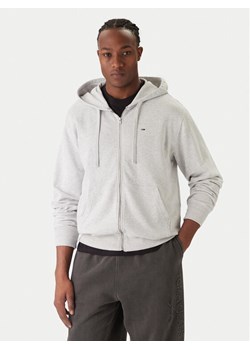 Tommy Jeans Bluza DM0DM21814 Szary Relaxed Fit ze sklepu MODIVO w kategorii Bluzy męskie - zdjęcie 188074795