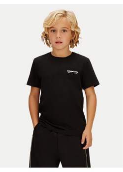 Calvin Klein Jeans T-Shirt Minimal Logo IB0IB02608 Czarny Regular Fit ze sklepu MODIVO w kategorii T-shirty chłopięce - zdjęcie 188074825