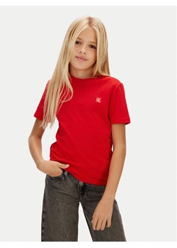 Calvin Klein Jeans T-Shirt IU0IU00543 Czerwony Regular Fit ze sklepu MODIVO w kategorii Bluzki dziewczęce - zdjęcie 188075177