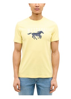 Męski T-Shirt Mustang Style Austin Custard 1016484 9027 ze sklepu YouNeedit.pl w kategorii T-shirty męskie - zdjęcie 188078687