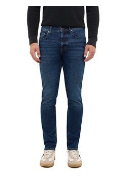 Męskie Spodnie jeansowe Mustang Style Orlando Slim Denim Blue 1016797 5000 983 ze sklepu YouNeedit.pl w kategorii Jeansy męskie - zdjęcie 188078755