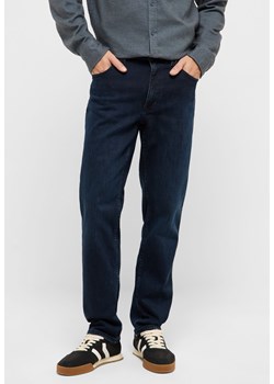 Męskie Spodnie jeansowe Mustang Style Washington Straight Denim Blue 1016983 5000 801 ze sklepu YouNeedit.pl w kategorii Jeansy męskie - zdjęcie 188078767