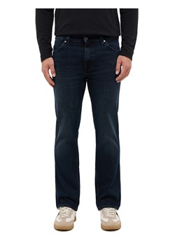 Męskie Spodnie jeansowe Mustang Style Tramper Straight Denim Blue 1016811 5000 801 ze sklepu YouNeedit.pl w kategorii Jeansy męskie - zdjęcie 188078787