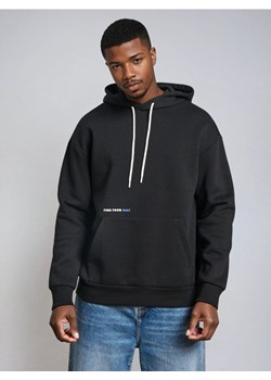 Sinsay - Bluza hoodie z napisem - czarny ze sklepu Sinsay w kategorii Bluzy męskie - zdjęcie 188083268