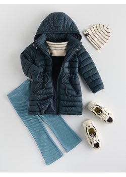 Reserved - Długi pikowany płaszcz z kapturem - jasny zielony ze sklepu Reserved w kategorii Kurtki dziewczęce - zdjęcie 188087168