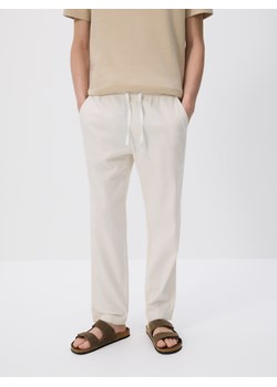 Reserved - Bawełniane spodnie jogger - złamana biel ze sklepu Reserved w kategorii Spodnie męskie - zdjęcie 188087428