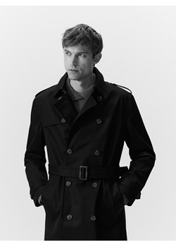 Reserved - Klasyczny trencz z paskiem - czarny ze sklepu Reserved w kategorii Płaszcze męskie - zdjęcie 188087566