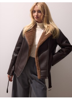 Mohito - Czekoladowa kurtka z futerkiem - ciemnobrązowy ze sklepu Mohito w kategorii Kurtki damskie - zdjęcie 188089518