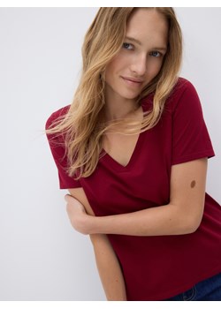 Reserved - T-shirt regular z dekoltem V - czerwony ze sklepu Reserved w kategorii Bluzki damskie - zdjęcie 188090489