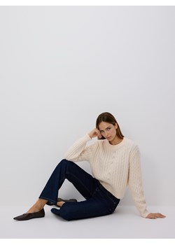 Reserved - Sweter z dekoracyjnym splotem - kremowy ze sklepu Reserved w kategorii Swetry damskie - zdjęcie 188090667