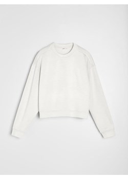 Sinsay - Bluza crewneck basic z dodatkiem wiskozy "soft touch" - kremowy ze sklepu Sinsay w kategorii Bluzy damskie - zdjęcie 188092485