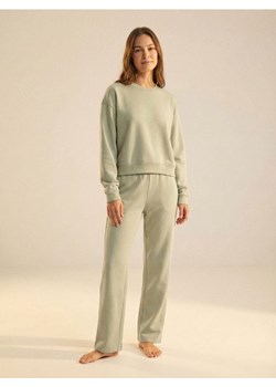 Sinsay - Bluza crewneck basic z dodatkiem wiskozy "soft touch" - khaki ze sklepu Sinsay w kategorii Bluzy damskie - zdjęcie 188094485