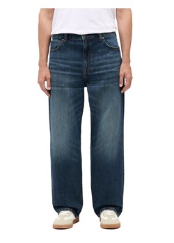 Męskie Spodnie jeansowe Mustang Style Vermont Loose Denim Blue 1016823 5000 873 ze sklepu YouNeedit.pl w kategorii Jeansy męskie - zdjęcie 188097877