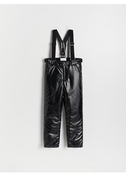 Reserved - Ocieplane spodnie na szelkach - czarny ze sklepu Reserved w kategorii Spodnie dziewczęce - zdjęcie 188098059