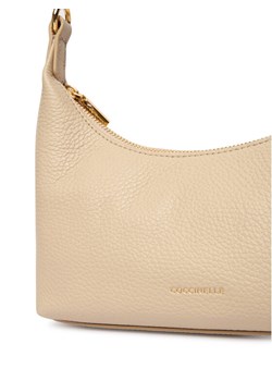 Torebka Coccinelle UF8 Coccinellesuri E5 U8F 55 01 01 Beżowy ze sklepu eobuwie.pl w kategorii Listonoszki - zdjęcie 188099398