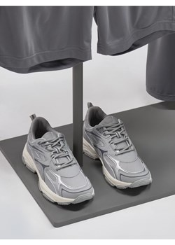 Sinsay - Sneakersy z odblaskowym elementem - szary ze sklepu Sinsay w kategorii Buty sportowe męskie - zdjęcie 188100426