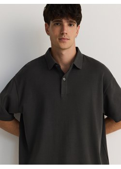Reserved - Koszulka polo boxy z waflowym splotem - szary ze sklepu Reserved w kategorii T-shirty męskie - zdjęcie 188100659