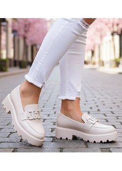 Wsuwane beżowe loafersy damskie /E2-3 14642 T680/ ze sklepu Pantofelek24.pl w kategorii Półbuty damskie - zdjęcie 188101006