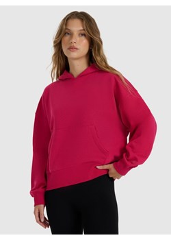 Damska bluza nierozpinana z kapturem 4F 4FWAW25TSWSF1887 - różowa ze sklepu Sportstylestory.com w kategorii Bluzy damskie - zdjęcie 188101315