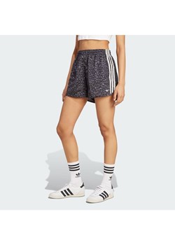 adidas Szorty sportowe Satin KA2672 Szary Loose Fit ze sklepu MODIVO w kategorii Szorty - zdjęcie 188101486