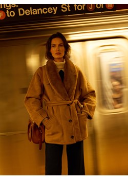 Reserved - Kurtka z imitacji zamszu - beżowy ze sklepu Reserved w kategorii Kurtki damskie - zdjęcie 188101935