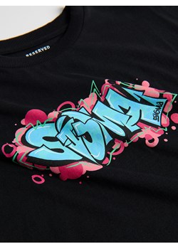 Reserved - T-shirt z nadrukiem - czarny ze sklepu Reserved w kategorii T-shirty chłopięce - zdjęcie 188104057