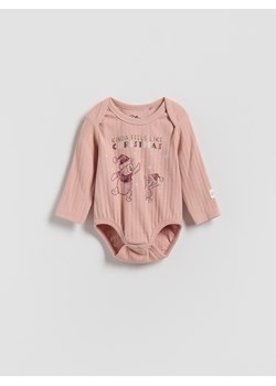 Reserved - Bawełniane body Kubuś Puchatek - brudny róż ze sklepu Reserved w kategorii Komplety niemowlęce - zdjęcie 188104289